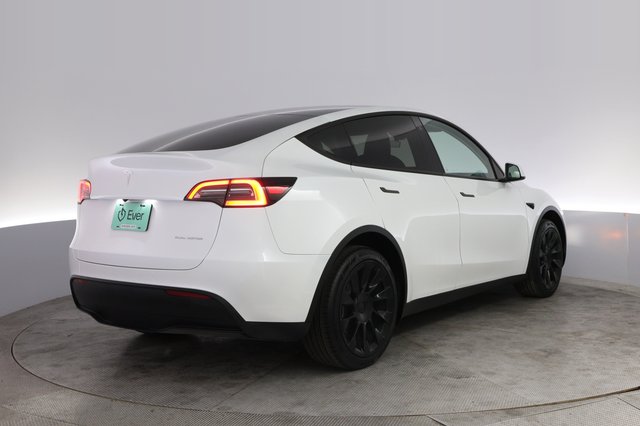2023 Tesla Model Y — photo 2 of 22