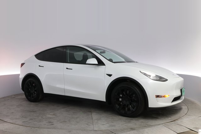 2023 Tesla Model Y — photo 11 of 22