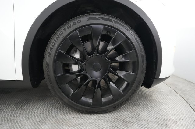 2023 Tesla Model Y — photo 16 of 22