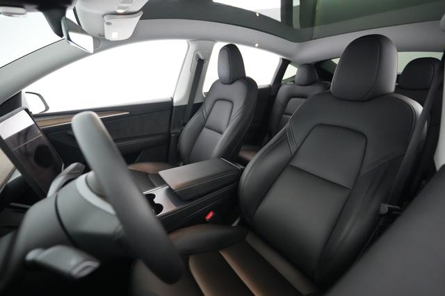 2023 Tesla Model Y — photo 3 of 22