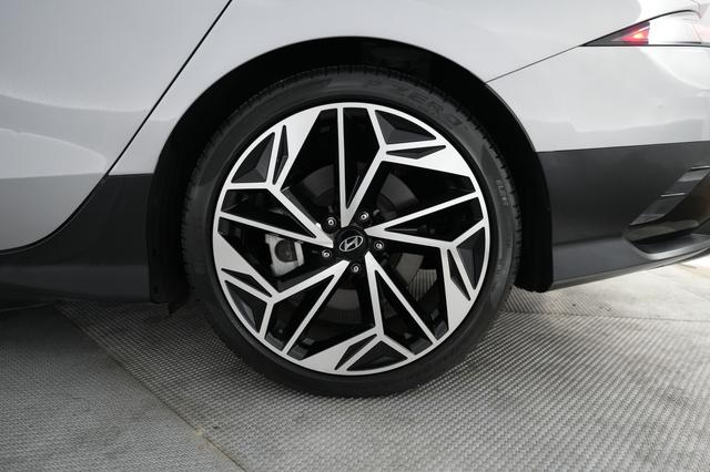 2023 Hyundai IONIQ 6 — photo 7 of 22