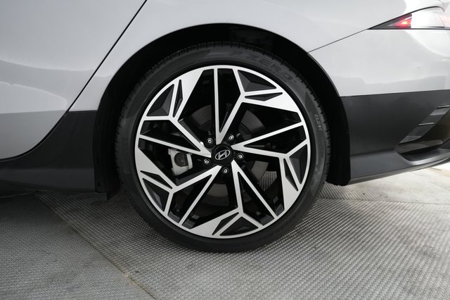 2023 Hyundai IONIQ 6 — photo 7 of 22