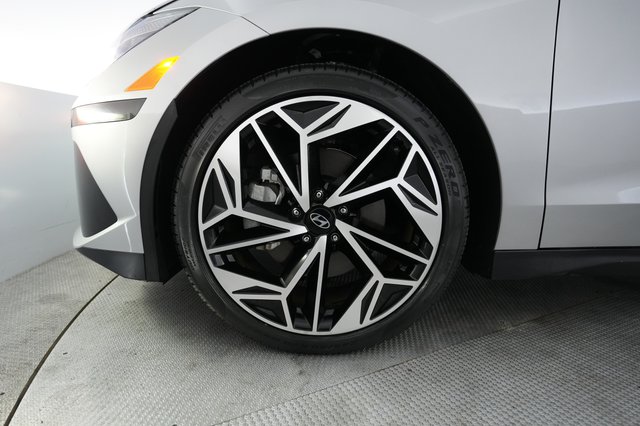 2023 Hyundai IONIQ 6 — photo 15 of 22