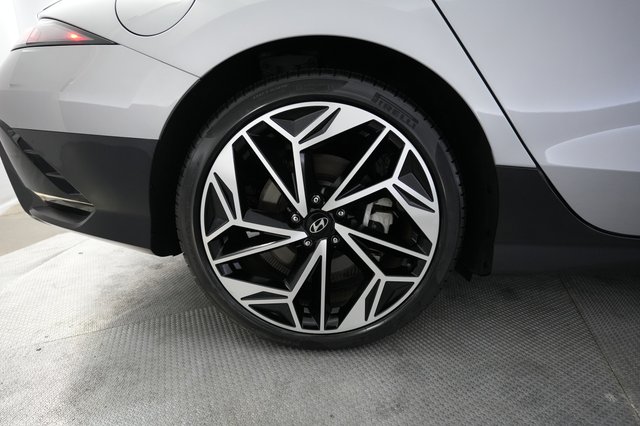 2023 Hyundai IONIQ 6 — photo 17 of 22