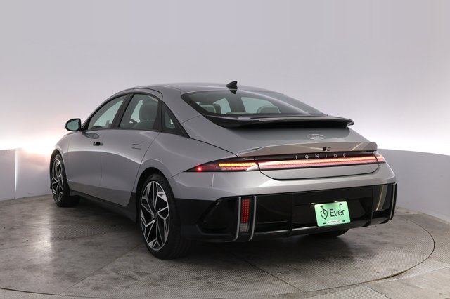 2023 Hyundai IONIQ 6 — photo 13 of 22