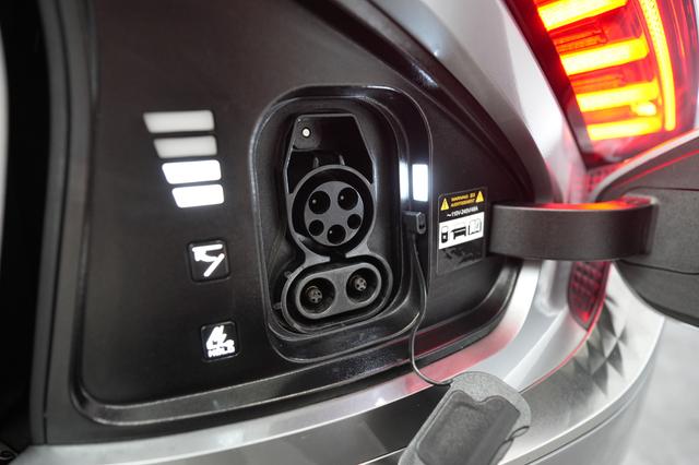 2024 Kia EV6 — photo 8 of 21