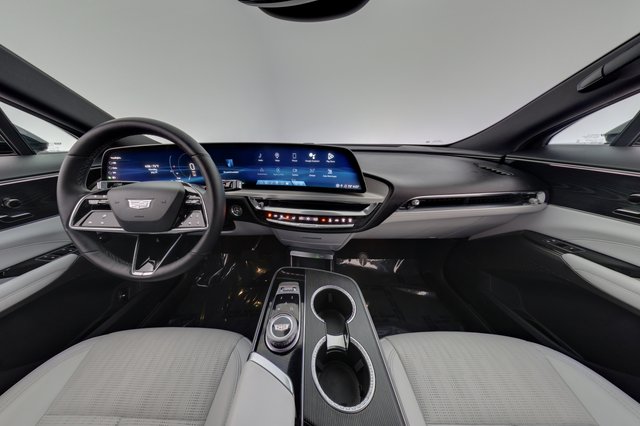 2024 Cadillac Lyriq — photo 21 of 24