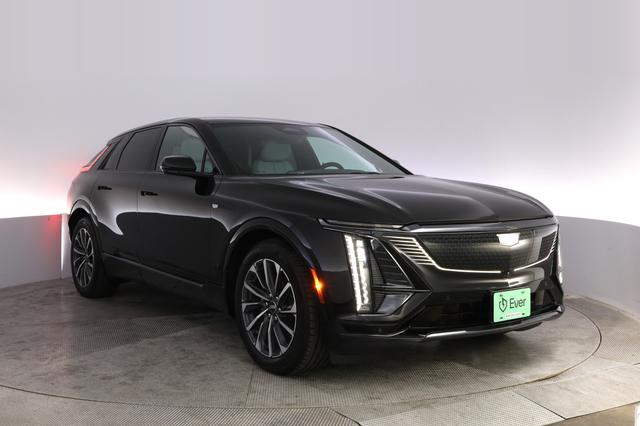 2024 Cadillac Lyriq — photo 10 of 24