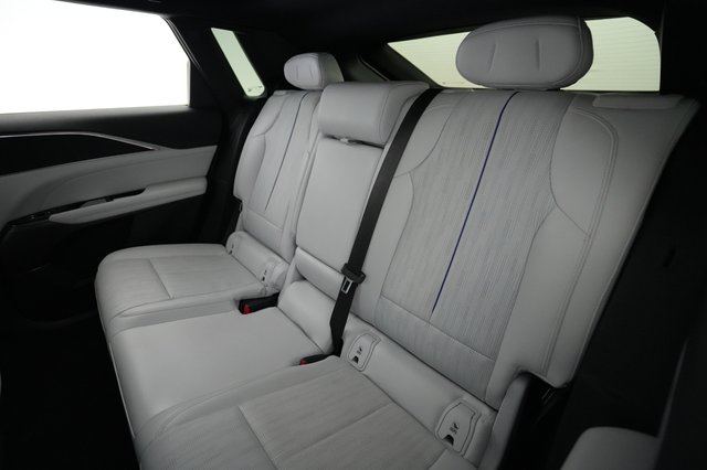 2024 Cadillac Lyriq — photo 19 of 24