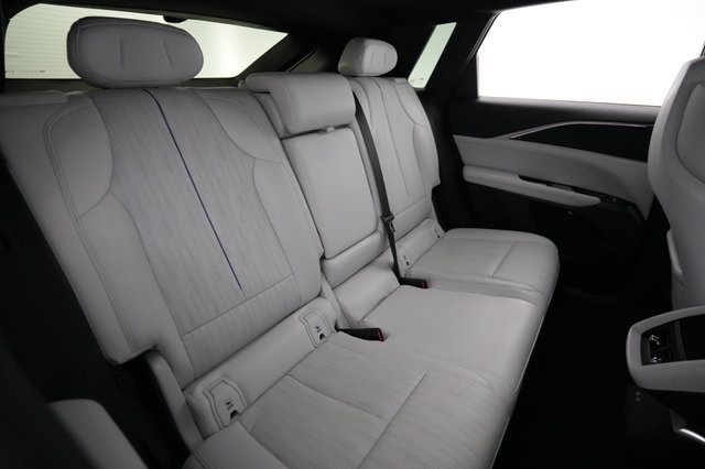 2024 Cadillac Lyriq — photo 4 of 24