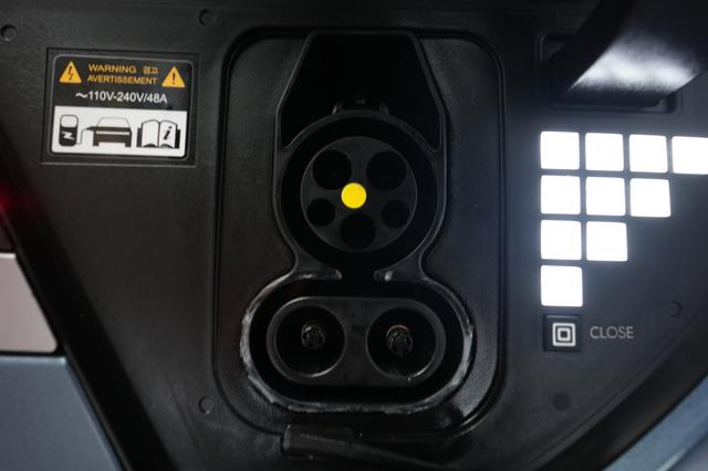2024 Hyundai IONIQ 5 — photo 8 of 21