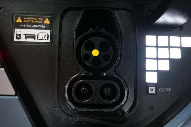 2024 Hyundai IONIQ 5 — photo 8 of 21