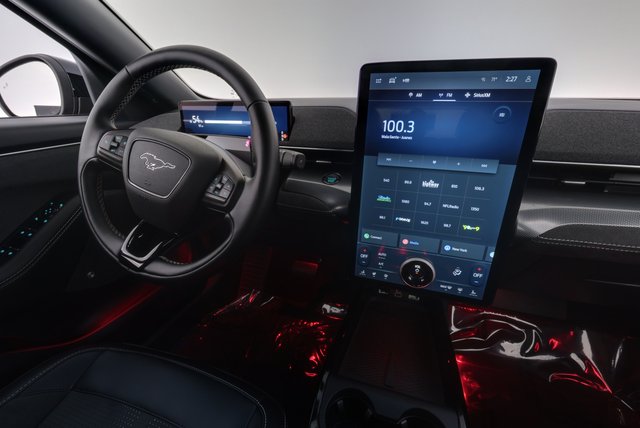 2025 Ford Mustang Mach-E — photo 20 of 32