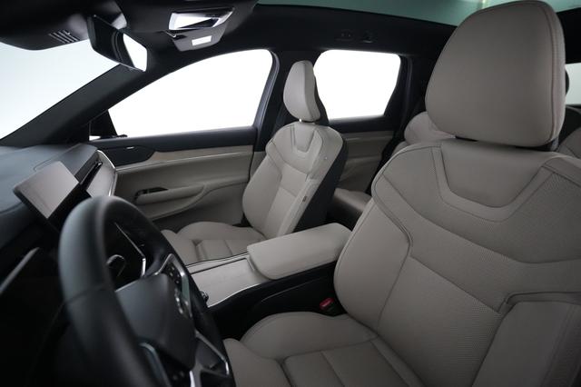 2025 Volvo EX90 — photo 3 of 21