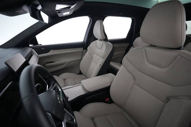 2025 Volvo EX90 — photo 3 of 21