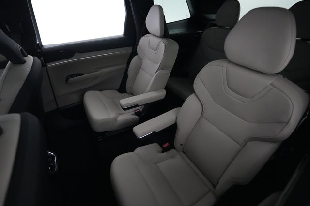 2025 Volvo EX90 — photo 19 of 21