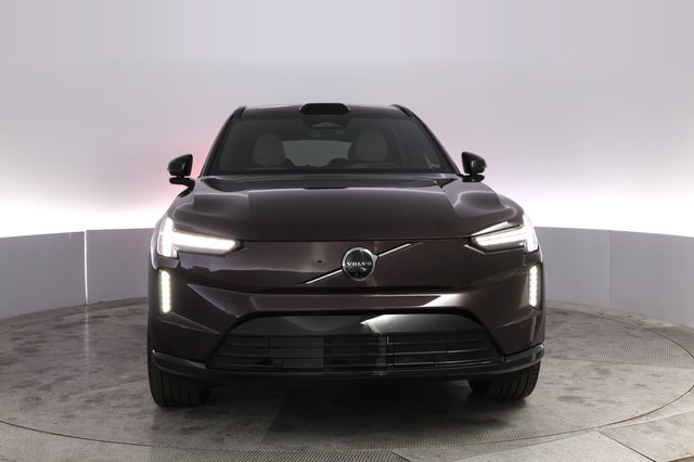2025 Volvo EX90 — photo 9 of 21