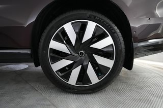 2025 Volvo EX90 — photo 7 of 21