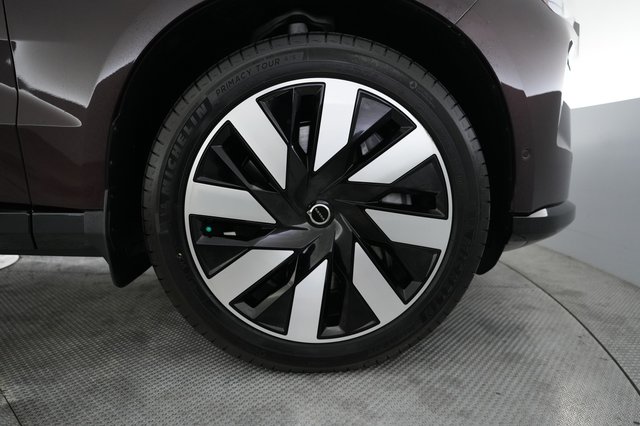 2025 Volvo EX90 — photo 16 of 21