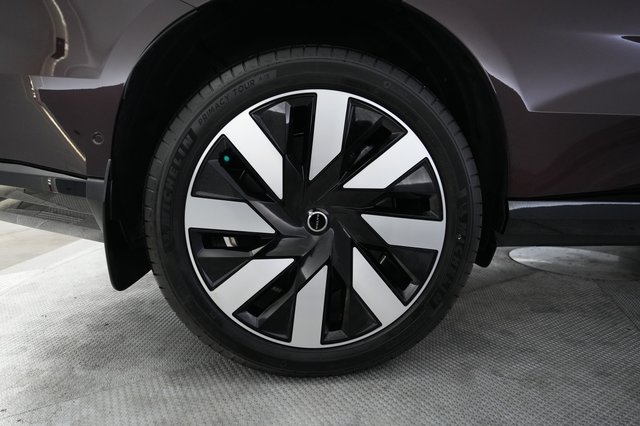 2025 Volvo EX90 — photo 17 of 21