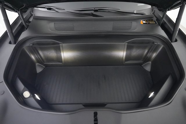 2025 Rivian R1S — photo 22 of 24