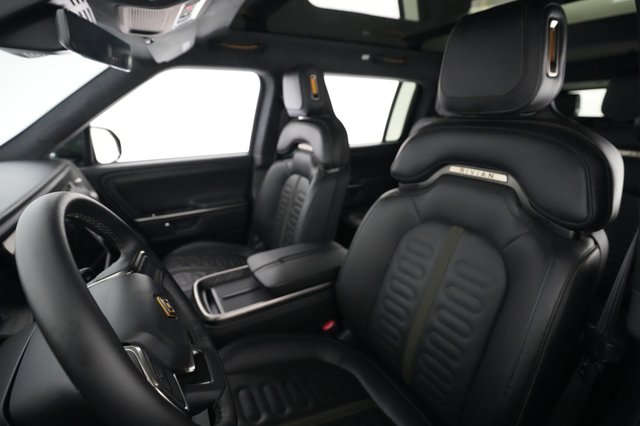 2025 Rivian R1S — photo 3 of 24