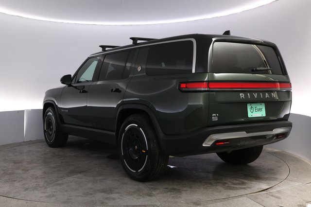 2025 Rivian R1S — photo 13 of 24