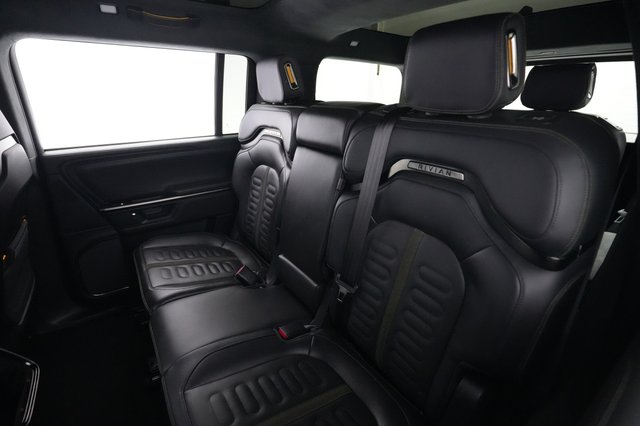 2025 Rivian R1S — photo 19 of 24