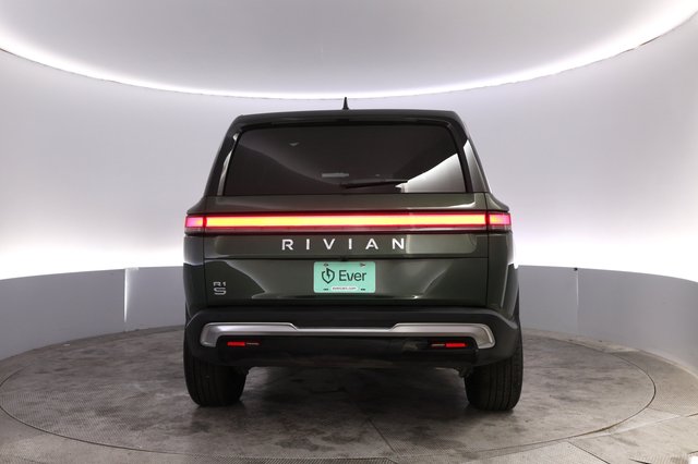 2025 Rivian R1S — photo 12 of 24