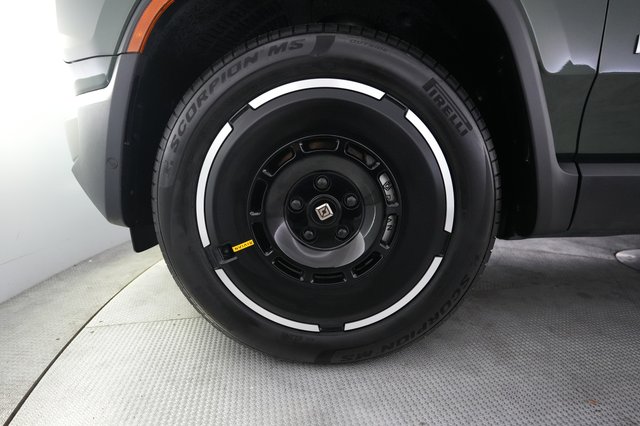 2025 Rivian R1S — photo 15 of 24