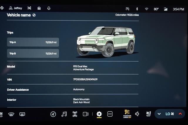 2025 Rivian R1S — photo 5 of 24