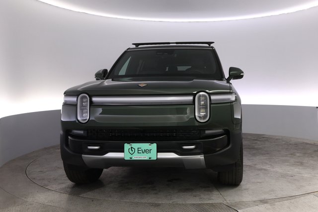 2025 Rivian R1S — photo 9 of 24