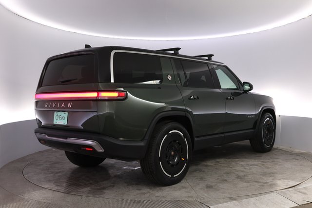 2025 Rivian R1S — photo 2 of 24