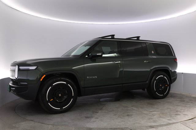 2025 Rivian R1S — photo 14 of 24