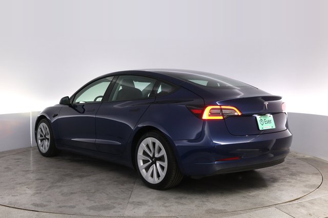 2022 Tesla Model 3 — photo 13 of 21
