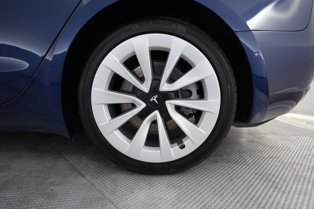 2022 Tesla Model 3 — photo 7 of 21