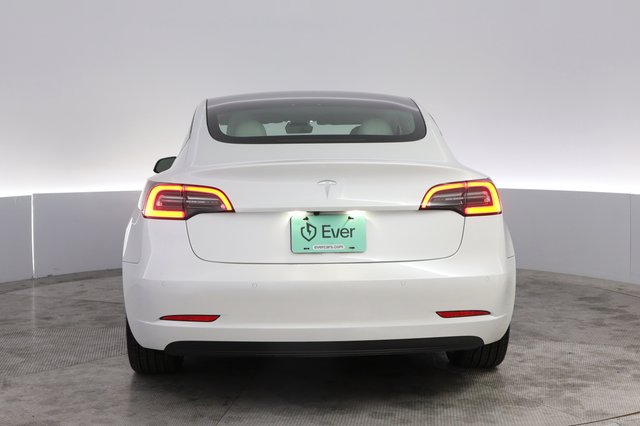 2022 Tesla Model 3 — photo 12 of 21