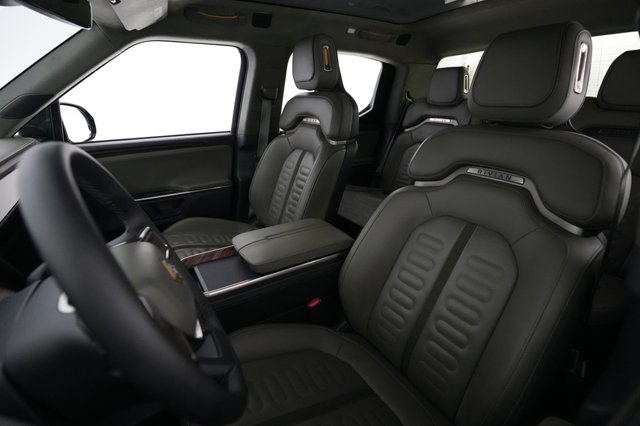 2023 Rivian R1T — photo 3 of 35