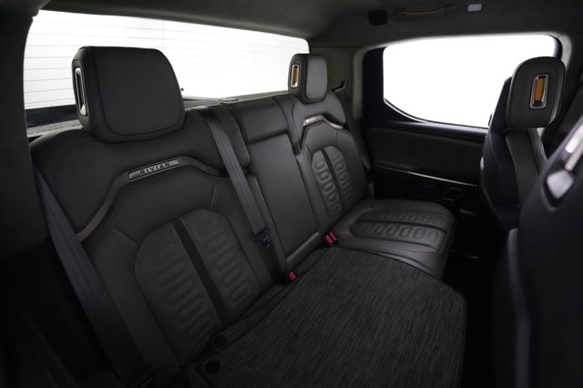 2023 Rivian R1T — photo 4 of 35