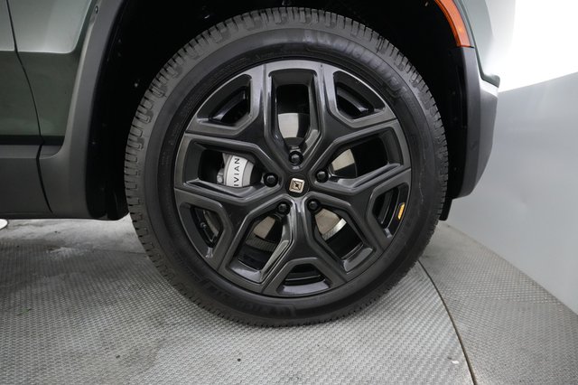 2023 Rivian R1T — photo 15 of 35