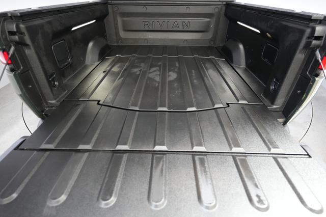 2023 Rivian R1T — photo 6 of 35