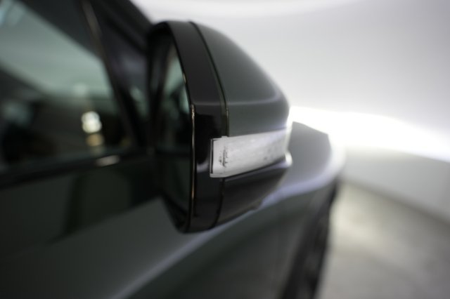 2023 Rivian R1T — photo 28 of 35