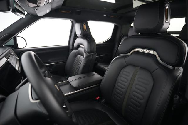 2023 Rivian R1T — photo 3 of 22