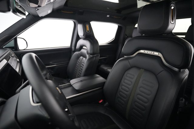 2023 Rivian R1T — photo 3 of 22