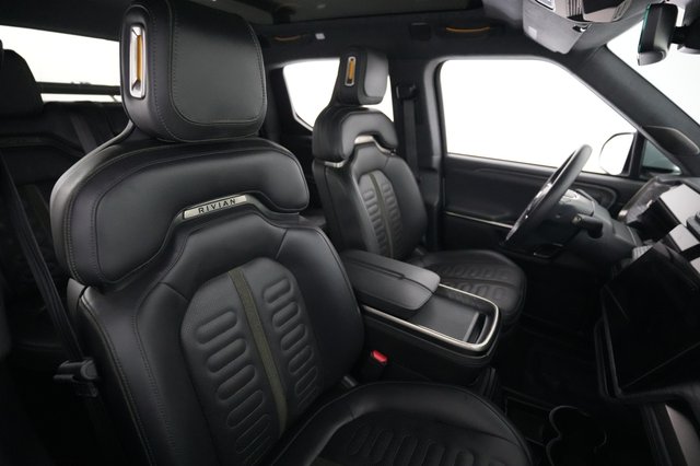 2023 Rivian R1T — photo 17 of 22