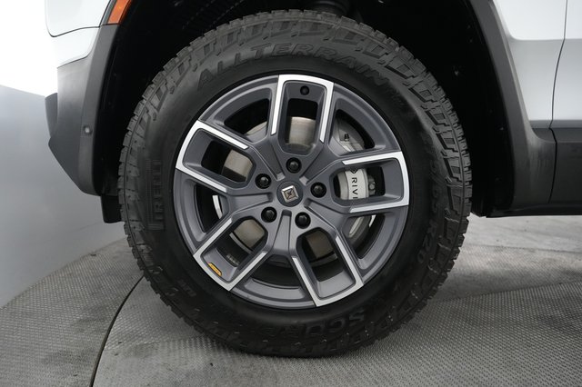 2023 Rivian R1T — photo 15 of 22