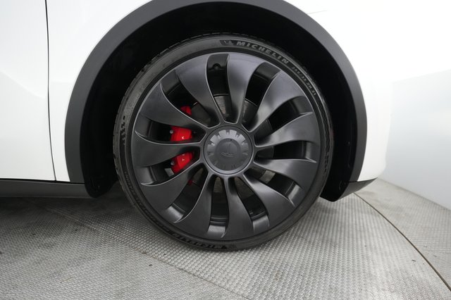 2023 Tesla Model Y — photo 16 of 21