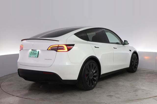 2023 Tesla Model Y — photo 2 of 21