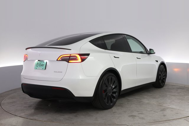 2023 Tesla Model Y — photo 2 of 21