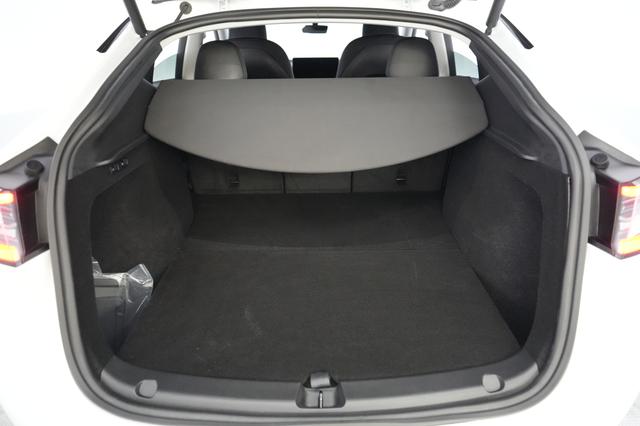 2023 Tesla Model Y — photo 6 of 21